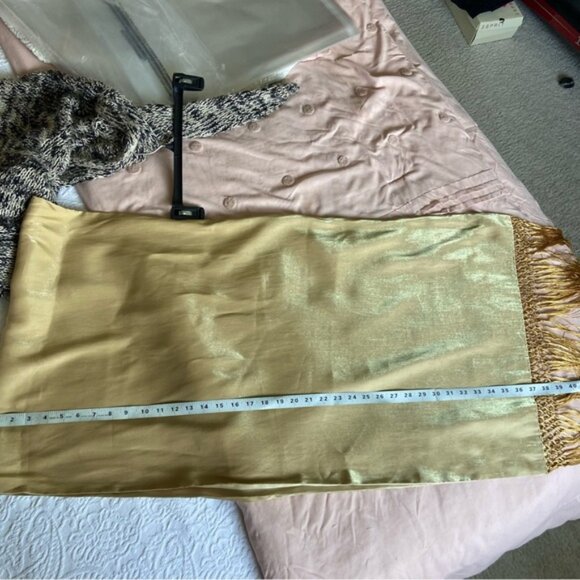 Gold Fringe Trim Wrap Luxurious Accessory - Picture 5 of 6